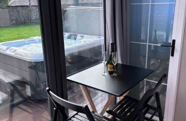 Glamping Pod with a Hot Tub in Orchard - Foto 16