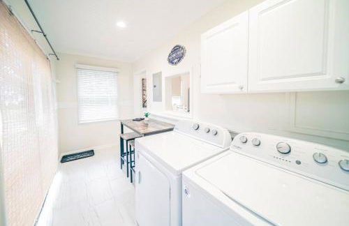 Center St Retreat - 1 Block from Downtown! - Foto 9