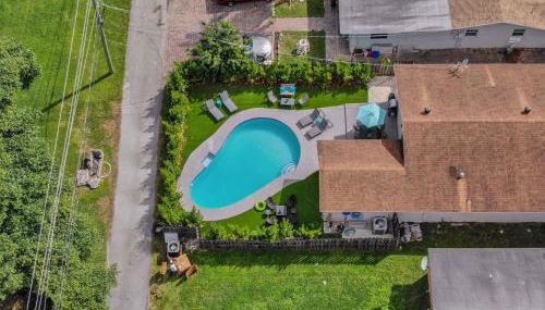 4BR retreat w heated pool backyard BBQ grill - Foto 5, Other