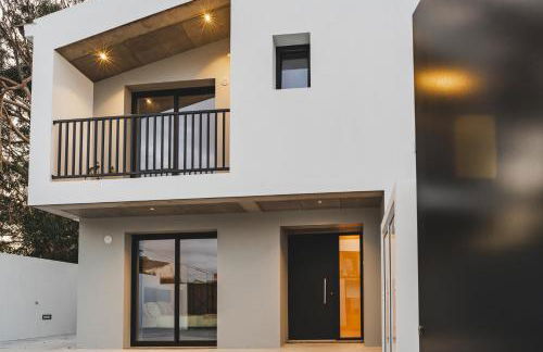 Santana's Place - Photo 2