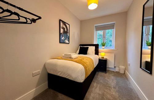 Stunning 4 Bedroom, Sleeps 9, Centre Of Telford - Photo 8