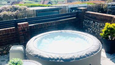 Studio Cabin Retreat with Hot Tub Sea and Downs views in Seaford with own garden - Foto 2