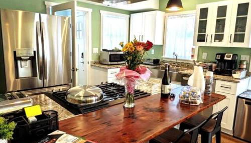 Walkable Elmwood Cottage, No Chores 2Bath 2BR 2Car - Foto 5, stove, dishwasher, pet friendly, toaster, minibar