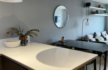 Luxury apartment close to Theatre, Barbican & Hoe 2 kings or 4 single beds secure covered parking - Foto 9