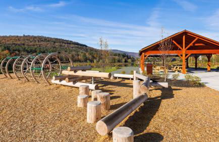 Mins to Hunter Mountain • Sleeps 36 • Pool Spa Games Bar Cozy Peaks Lodge by AvantStay - Foto 65
