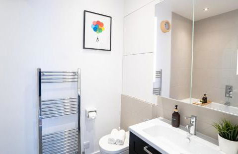Modern 2-Bed Apartment Near ExCeL & O2 - Accommodates up to 4 Guests Max - Foto 20