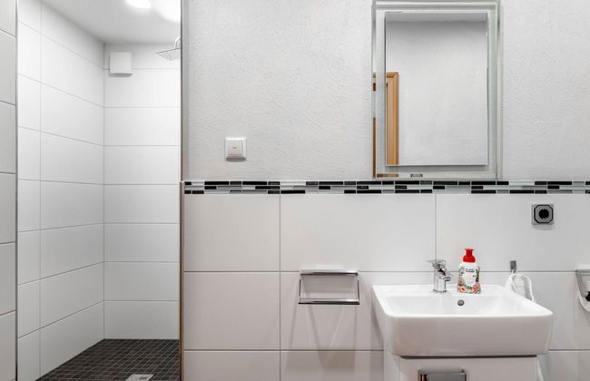 Garden Retreat With Pond View - Photo 17