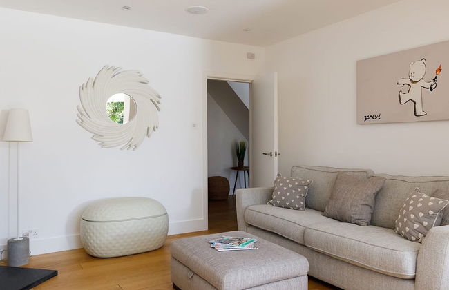 Gorgeous Home for 12 - Walk to Beach - Sea View - Photo 9