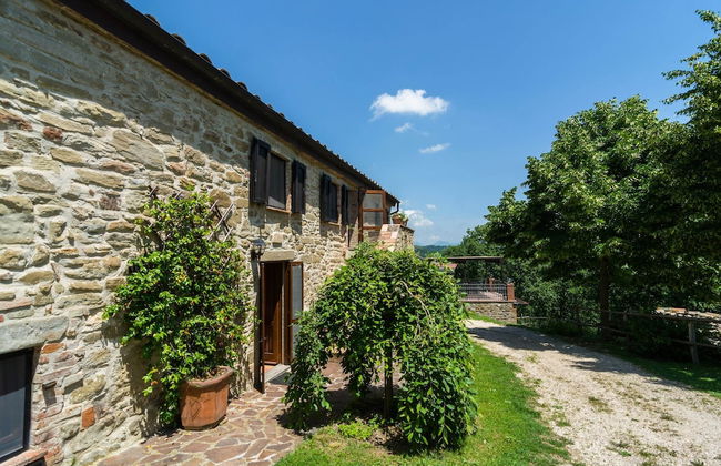 Holiday Home in Umbria Near Perugia - Photo 2