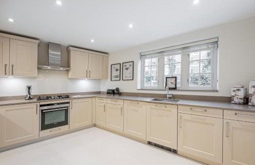 Luxurious Mews 4Bd House Balcony & Garage - Foto 17