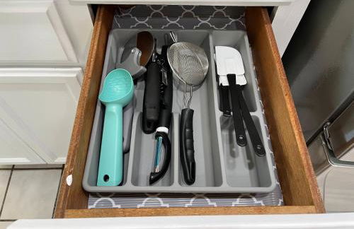 Remodeled 3B2B Bright House with a King Suite - Foto 38