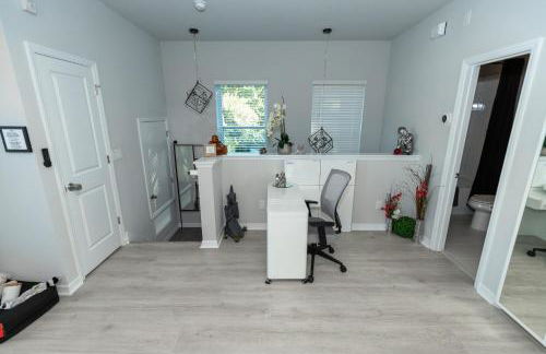 Pet Friendly Modern Zen Studio Retreat W/ Hot Tub! Home by RedAwning - Foto 48