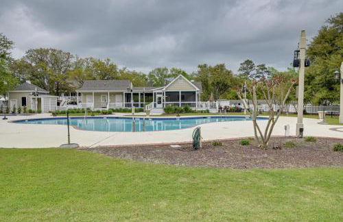 Cottage with Deck and Pool Access about 6 Mi to Beach - Foto 29
