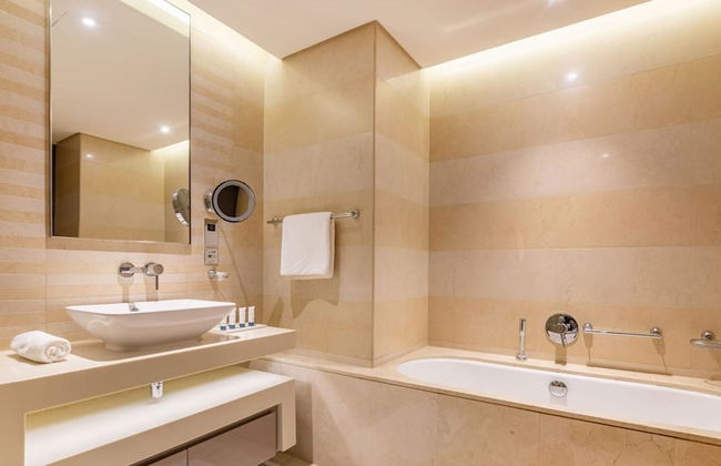 Luxury 1BR Apartment Close to Top Attractions - Photo 8