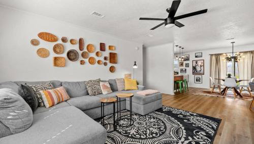 Stylish 3BR 2BA House Minutes from PCB - Book now - Foto 3