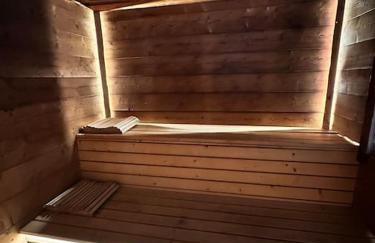 Spacieux Chalet 19pers, Piscine, Jacuzzi, Sauna & Salle de Jeux - Foto 26