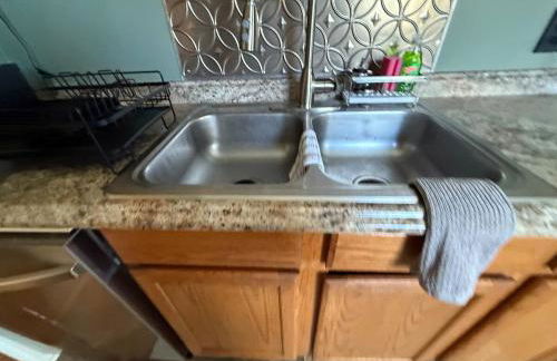 Charming 2-Bedroom 1 Bath Near Everything - Foto 7