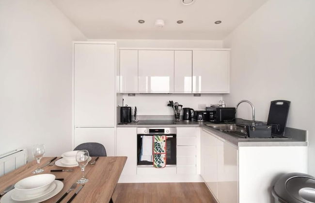 Snug 1BR Apt 4KTV Free Parking - Foto 6