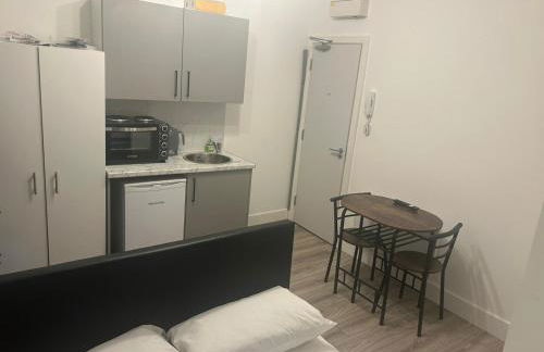 Cosy studio flat in Teddington - Foto 9