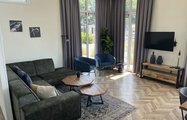 Pavilion 6 - Photo 8