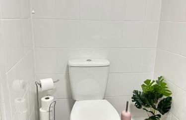 Cozy Family House 10 min from Manchester Airport - Photo 44