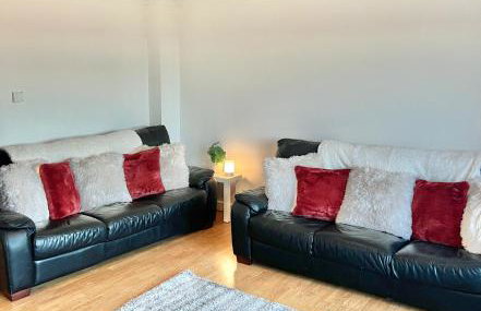 Big 6 Beds Home, Free Private Parking, TV, Garden - Foto 8