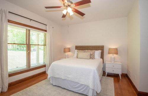 River Haven with Hot Tub - Foto 17