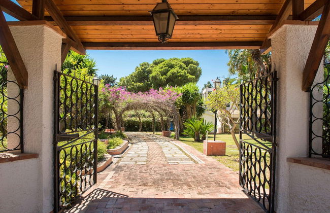 Una Scogliera sul Mare con Piscina by Wonderful Italy - Photo 11