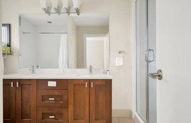 3BR Lakeside Dream Penthouse - Photo 34