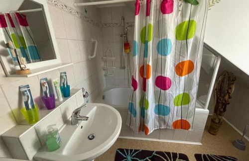 Schöne Ferienwohnung in Bahnhofsnähe für Urlaub, Studium oder Arbeit - Foto 2