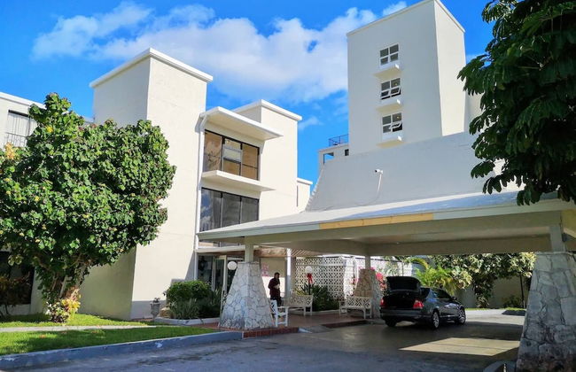 NEW Stunning Beachfront Condo at the Coral Beach - Foto 68