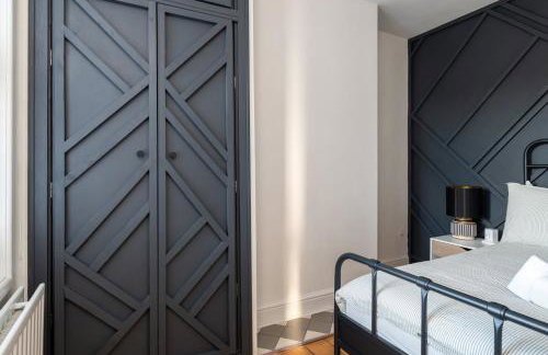 Modern 2BD Victorian Home Near Town Centre - Foto 9