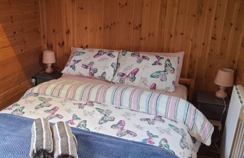 unique sheperds hut private hot tub, ensuite & kitchenette - Photo 6