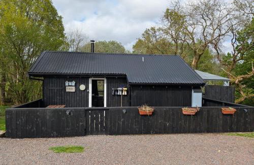 Belle 2 bedroom log cabin with hot tub, forest and loch - Foto 1