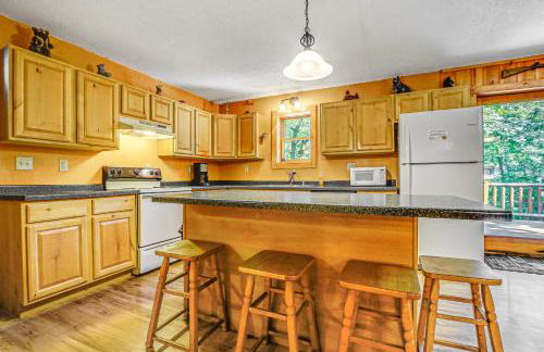 Peaceful Wautoma Retreat with Deck on 10 Acres! - Foto 9