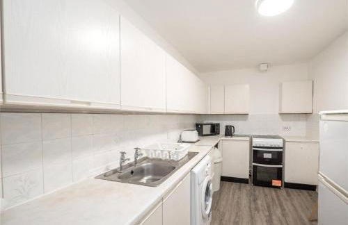 Spacious city center main door 3 bedrooms flat - Foto 4