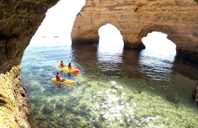 Passeio de catamarã + Caiaque pelas grutas de Benagil - Foto 5