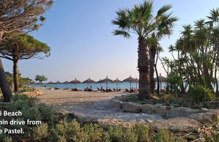 Blue Pastel-cliffside villa, shared pool, wild sandy beach nearby - Foto 32