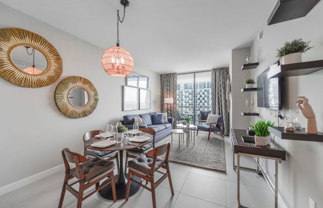 Downtown Doral Condo w-Free Parking - Foto 39