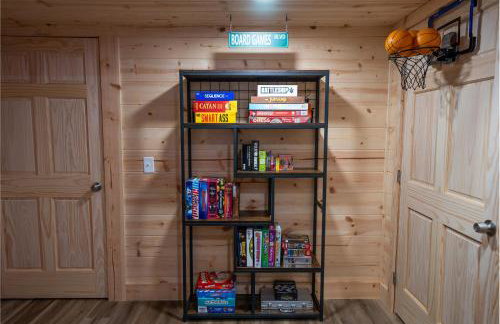 The Wilderness Cabin - Shenandoah Getaway - HotTub, Arcade, RiverAccess - Foto 45