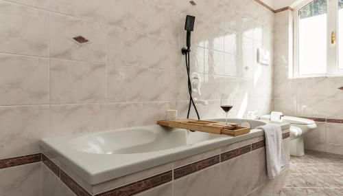 Kejani attic apt Scenic Views, Lux bath, Fast Wi-fi - Foto 4