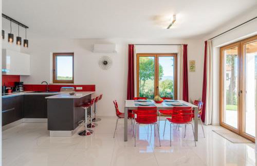 Villa atop the village with stunning view - Foto 48