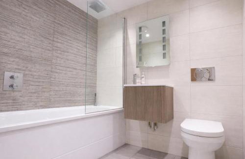 Stylish Garden Flat with Parking 20min to Central London - Foto 17