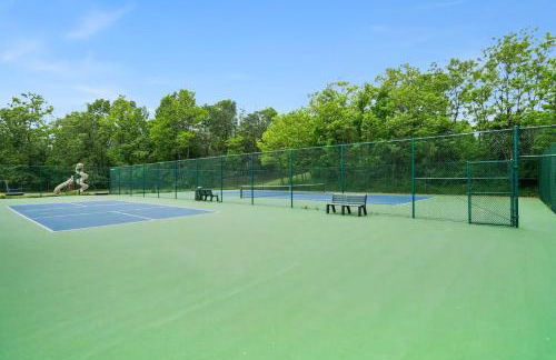 Wooded Chalet w Hot Tub & Indoor Pool, Gym Access - Foto 80