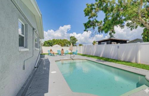 Home With Heated Pool Near Beaches - Foto 42