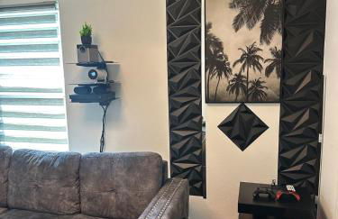 Cozy Stay with Pool Relax with Easy Access to Highway - Foto 23