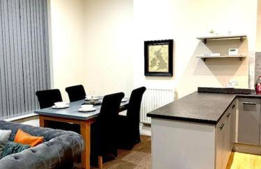 City Centre 2 Bed 2 Bath Apartment - Foto 5