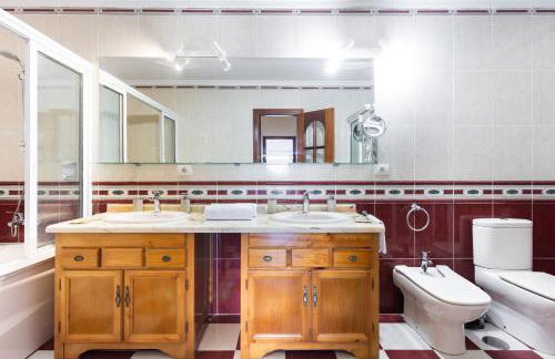 Sunset Horizon Spa Retreat by Eden Rentals - Foto 69