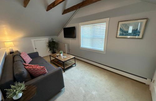 Charming Victorian Home Downtown Newport - Photo 44