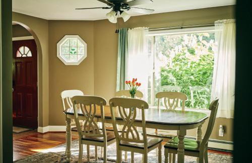 Bear House Catskills Cabin- Private Pool, Pond, Hot Tub, Dog-Friendly Sleeps 9 Adults - Foto 13